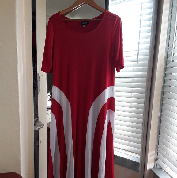 Metro style dress - Picture 2 of 2